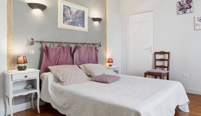 Guest Room “Chambre Framboise” with Mountain View, Shared Terrace, and Wi-Fi