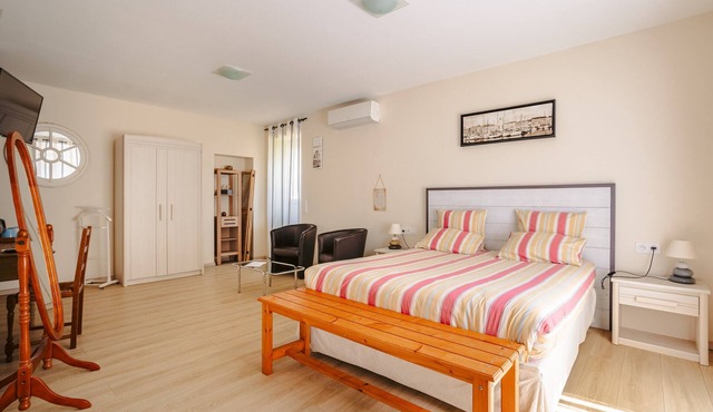 Guest Room - La Rochelle