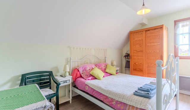Guest Room Le Pesquit - with Shared Terrace, Communal Garden and Air Conditioning