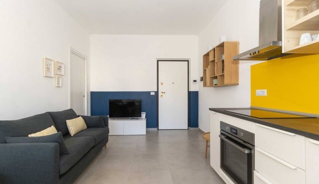 GuestHost - A comfortable apartment ideal for 2 people is just a few steps from the Carducci metro station, bus stops and a few hundred meters from Turin's main hospitals. Very well connected to the Porta Nuova and Porta Susa railway stations and to the