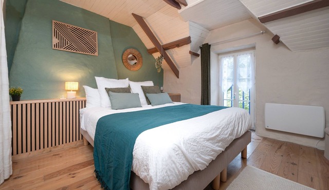 Guesthouse “Chambre Carnac” with Private Bathroom, Shared Garden & Lounge Area