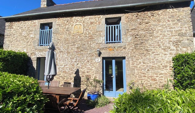 High-Quality Traditional Breton Vacation Rental in Gomene - Pool, Wi-Fi, Gardens