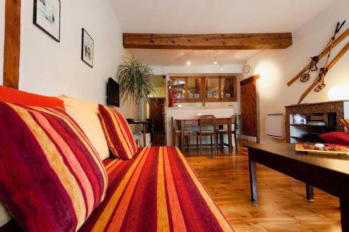 Historic Centre Studio, St-André & Bastille view!