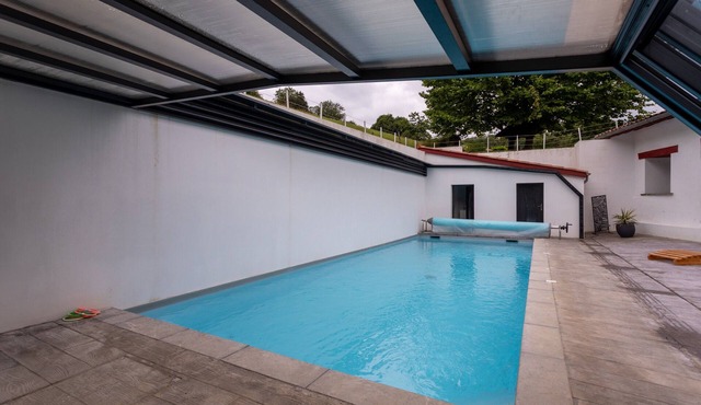 Holiday Home 'À Isturits Avec Piscine' with Shared Pool, Private Terrace and Wi-Fi