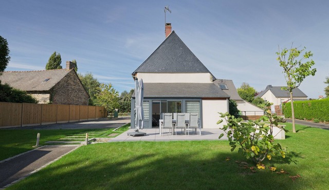 Holiday Home 'Cours Péan' with Private Terrace, Private Garden and Wi-Fi