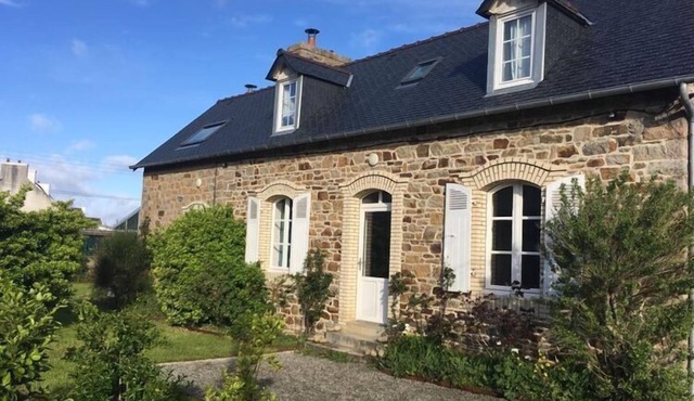 Holiday Home in Primel near Sandy Beach