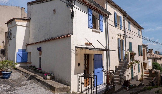 Holiday Home “La Petite Maison” with Balcony and Wi-Fi
