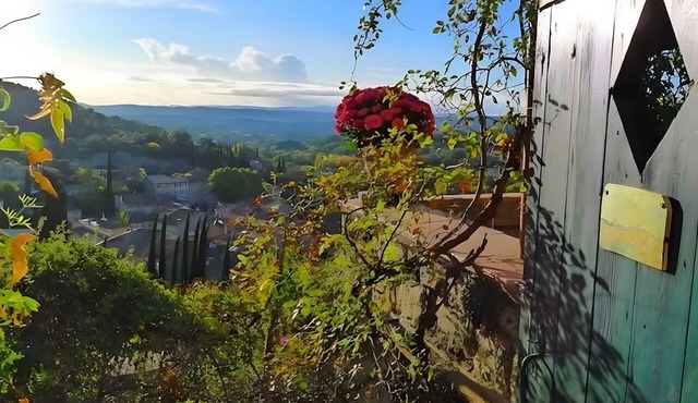 Holiday Home 'Maison-Grotte De Conte De Fées' with Mountain View, Private Terrace and Wi-Fi