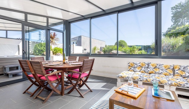 Holiday Home “Ty Béchal - Spa - Garden” with Private Terrace, Garden & Wi-Fi