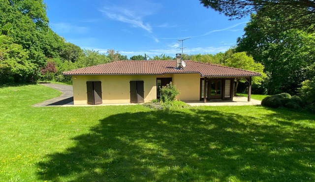 Holiday Home 'Villa Moutiques' with Private Terrace, Private Garden and Wi-Fi