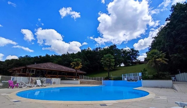 Homerez - Beautiful chalet for 6 ppl. with shared pool and terrace at Mauroux
