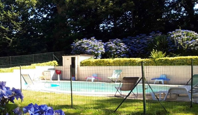 Homerez - Charming house in Langoëlan with shared pool