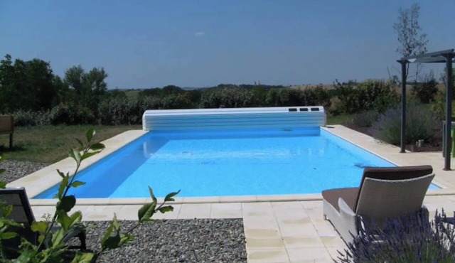 Homerez - Charming Villa in Gaujac with Private Pool and Garden