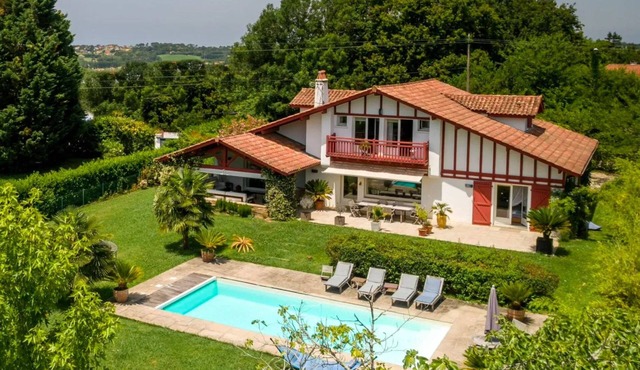 Homerez - House in Arbonne, private pool.