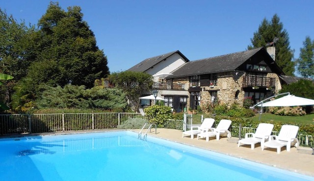 Homerez - Large villa with swimming pool and Wifi