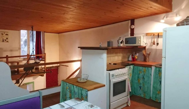 Homerez - Vintage studio in Belgentier, pure relaxation.