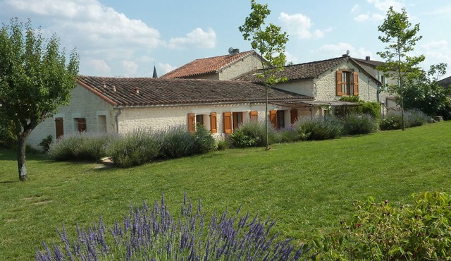 House and Barn With Pool Between Cordes-sur-ciel & Albi