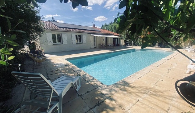 HOUSE 130 m2 20KM from TOULOUSE 15 KM from airport. Blagnac S.E.with PISCINE PRIVEE
