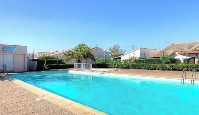 House in residence with swimming pool 3 bedrooms in St Cyprien