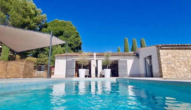 House OLIVIERS 5 *heated swimming pool king-size bed air conditioning luxury