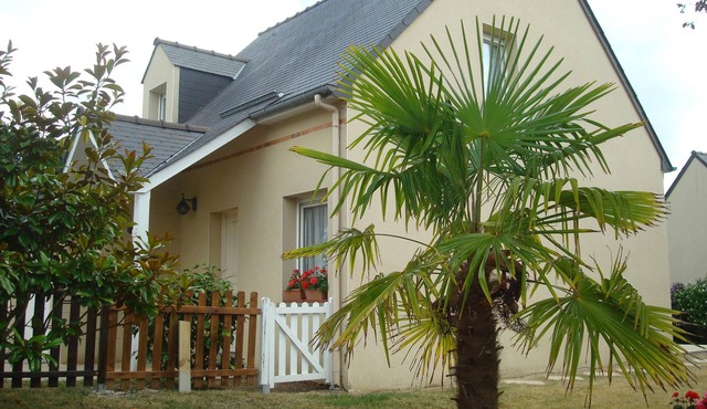 House on the heights of Dinard, 900 m from the beach in a quiet subdivision.