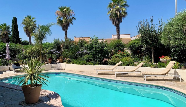 HOUSE WITH PRIVATE SWIMMING POOL 10 MINUTES FROM THE BEACHES 4* TOURIST HOUSE