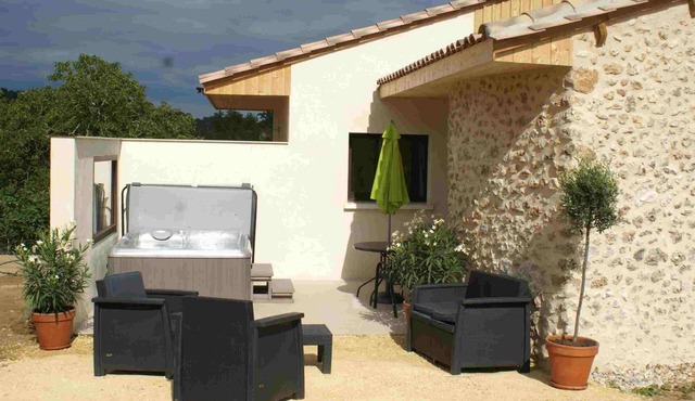 House with panoramic view and private jacuzzi. Pets welcome!
