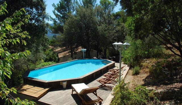 House with swimming pool near Aix-en-Provence and Luberon