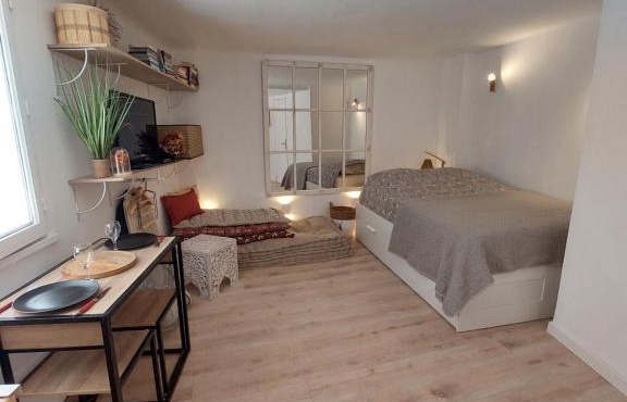 Hyères studio refait à neuf dans la cité médiévale