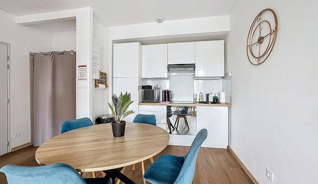 Immeuble complet climatisé, 24 couchages, centre ville, proche A75