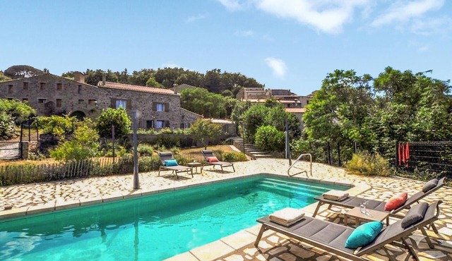 Imprenable villa piscine