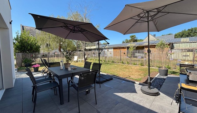 Independent cottage, pets welcome, private parking