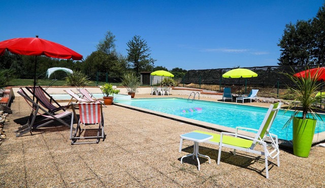 Individual Rural Gite - Le Pigeonnier - beautiful shared pool