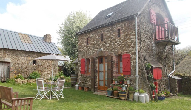 Intimate stone-built stable, suitable for couples in a rural setting