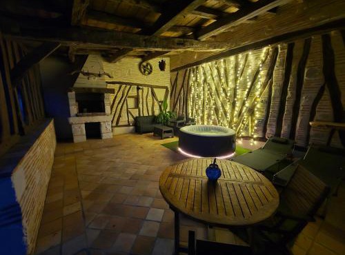 Jacuzzi Privatif Chauffé - Terrasse & Clim