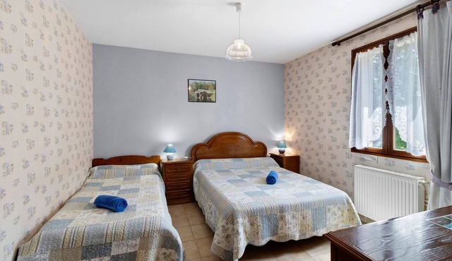 “Jonquille” Guest Room with Shared Terrace, Garden, and Wi-Fi