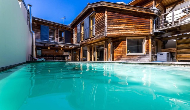 KABANE. KEYWEEK. Villa pool spa sauna downtown