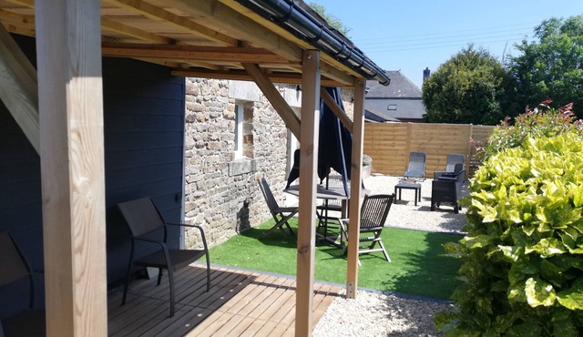 Kerguil-édouard renovated stone farmhouse, 10 mn drive from the beach