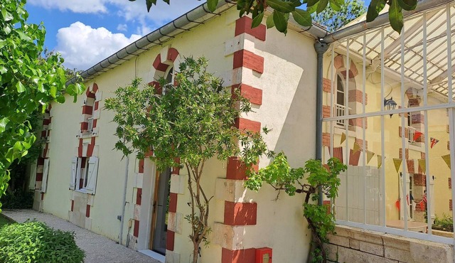L'Entrée du Château, Cottage, Orangery & Garden for Teams
