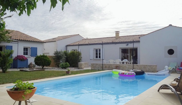 La Cigogne du Clos des Amourettes : 4 rooms, garden, swimming pool, near the sea