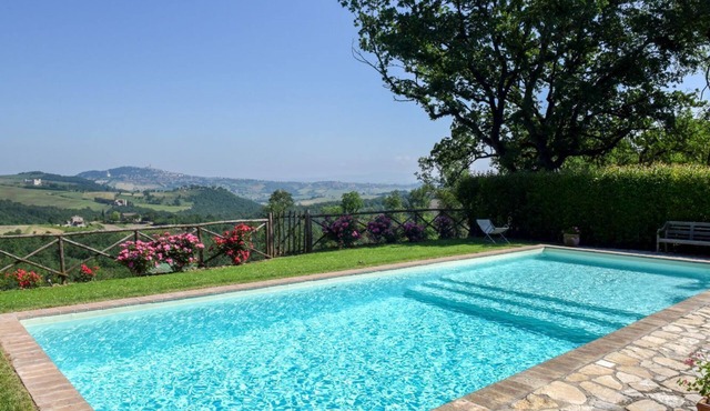La Cornucopia - Five Bedroom Villa, Sleeps 10 in Todi