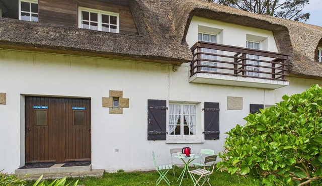 La Corvette – Thatched Cottage with Garden for 4