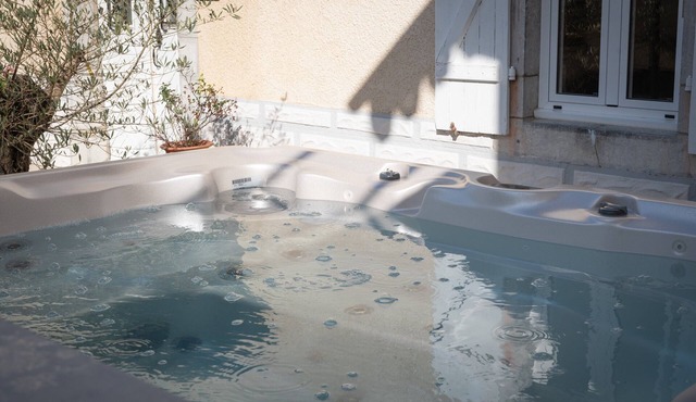 La Maison Du Soleil – L'aulhère, Jacuzzi, Terrasse, Climatisation, 6 Personnes