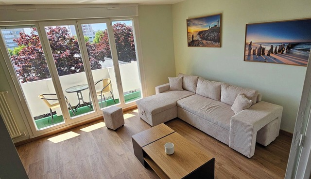 Large apartment - Newly renovated - 50m from streetcar - Shops - 15min from town center