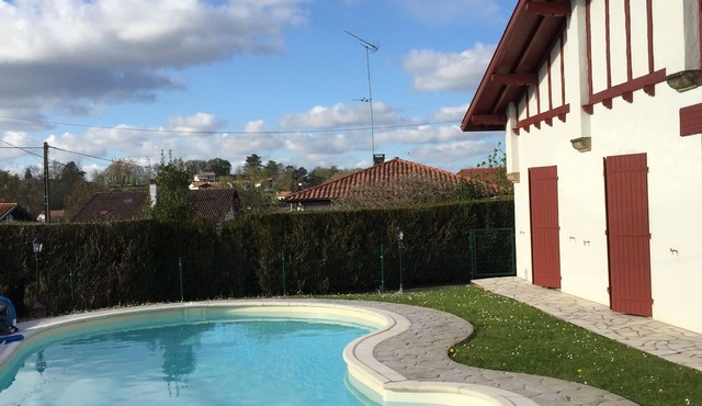Large Basque house 10min from Bayonne!