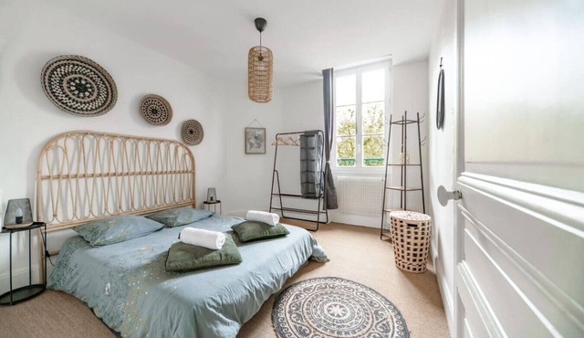 Large Bohemian T3 80m2 with Private Parking
