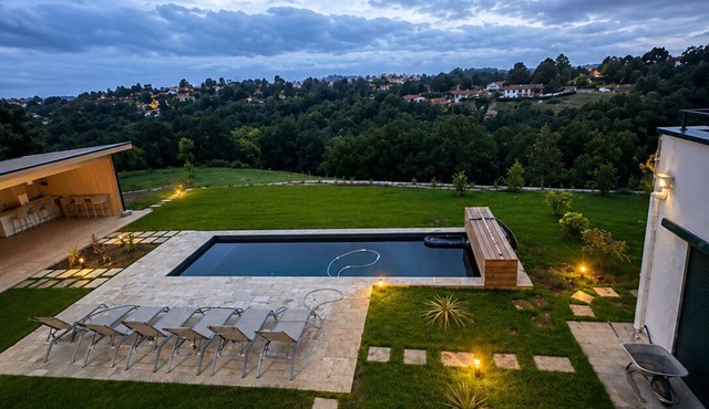 Large family villa with pool between sea and mountains