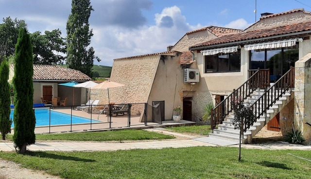 Large gîte with private pool, sleeps 7.