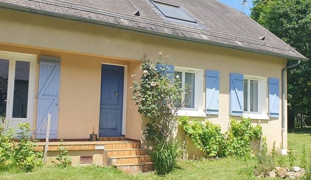 Large, quiet 7-bedroom house close to the center of Bagnères and the mountains