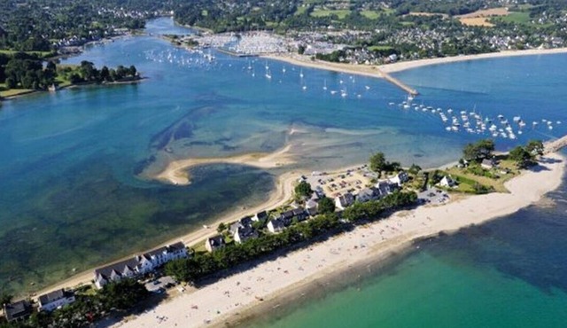 Large, quiet family home - Near the sea
